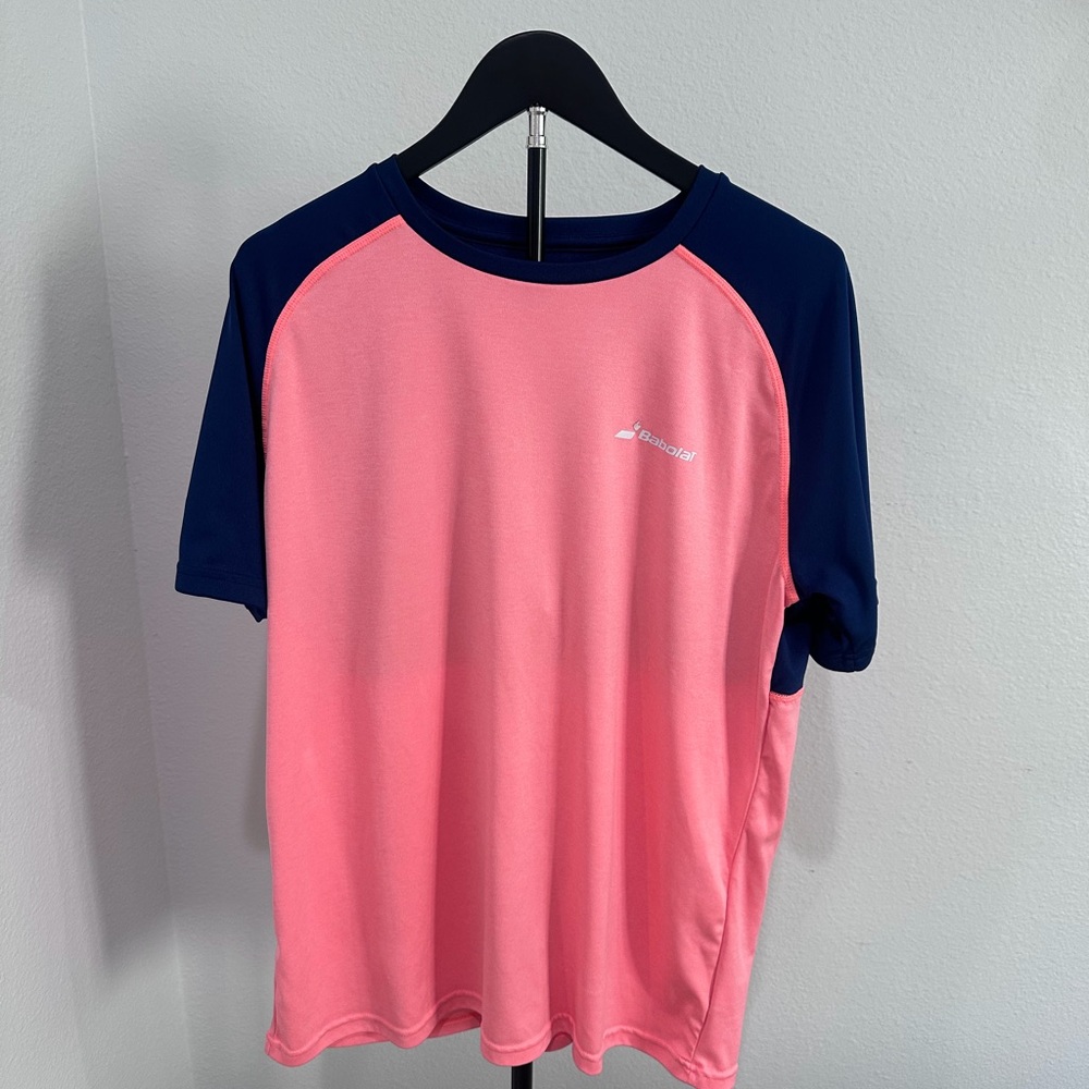 Babolat Men’s Peach and Navy Tennis Tee
